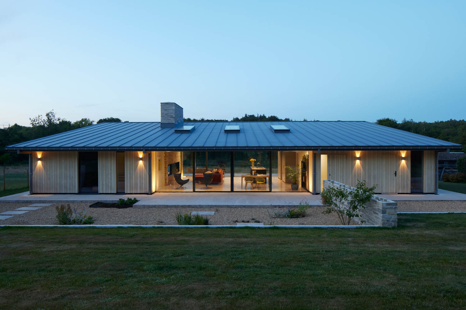 overall roof at SIPS House Construction at Waldens Farm / Wiltshire / Adam Knibb Architects