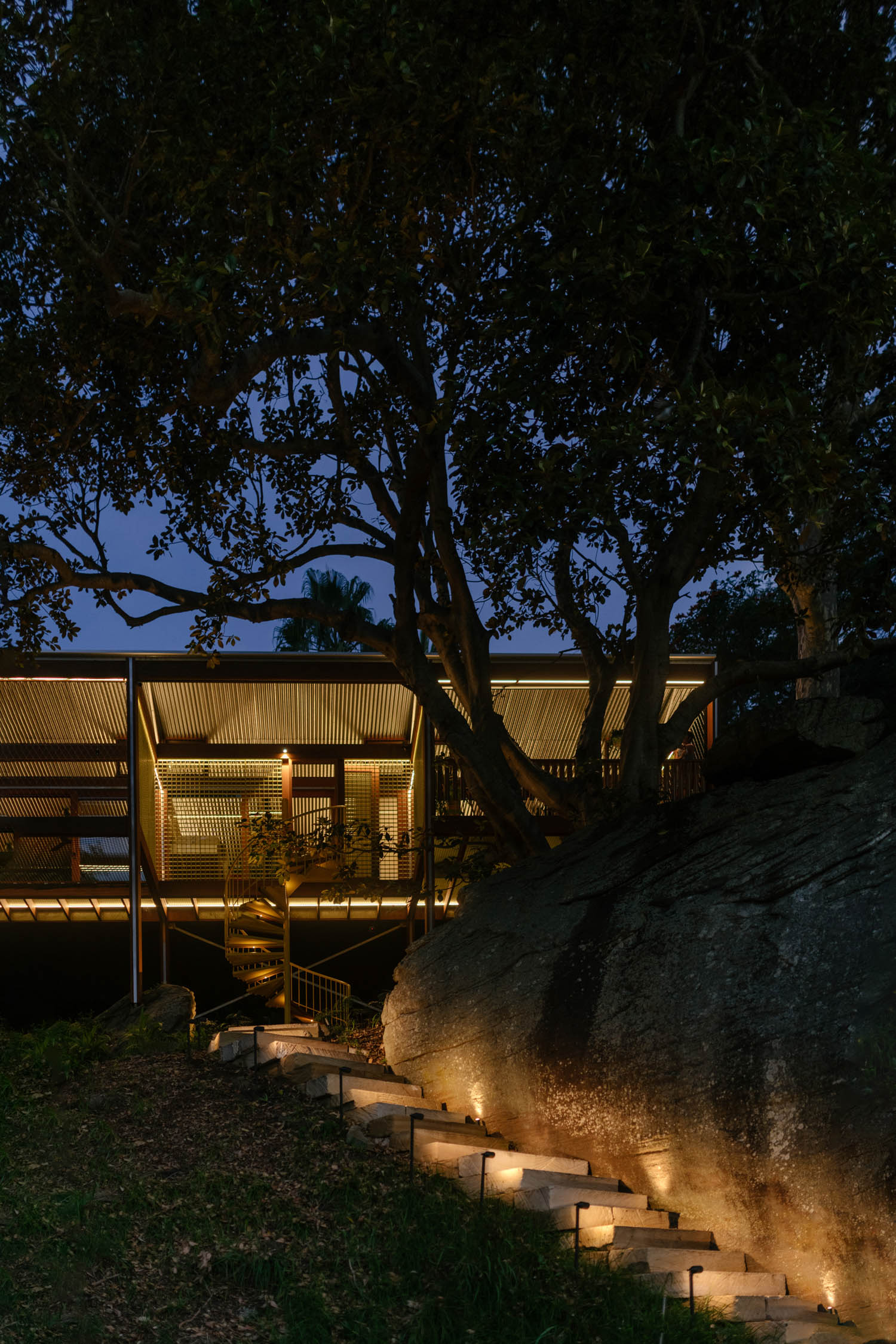 staircase Balmy Palmy / Palm Beach / CplusC Architects & Builders